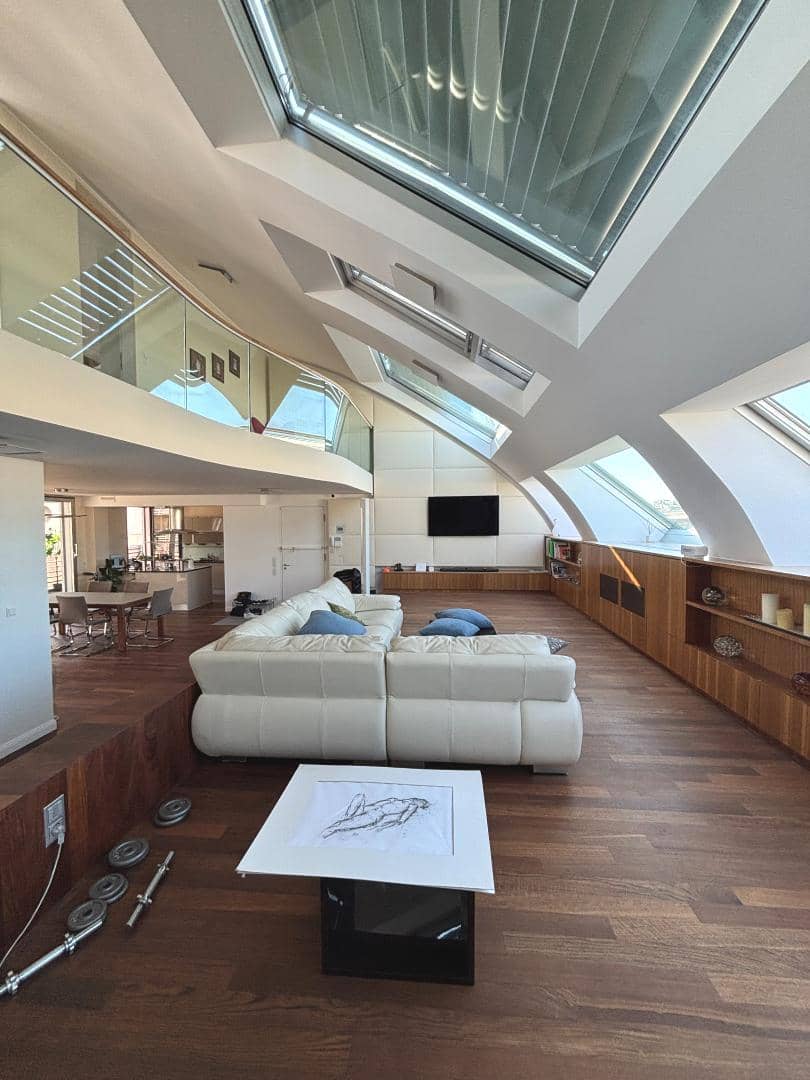 Top floor apartment with quiet terrace