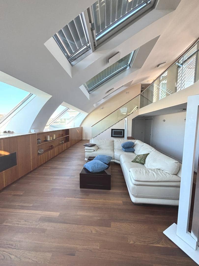 Top floor apartment with quiet terrace