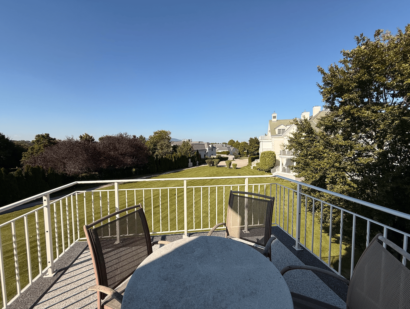 Apartment with Fontana Golf Club access and terrace