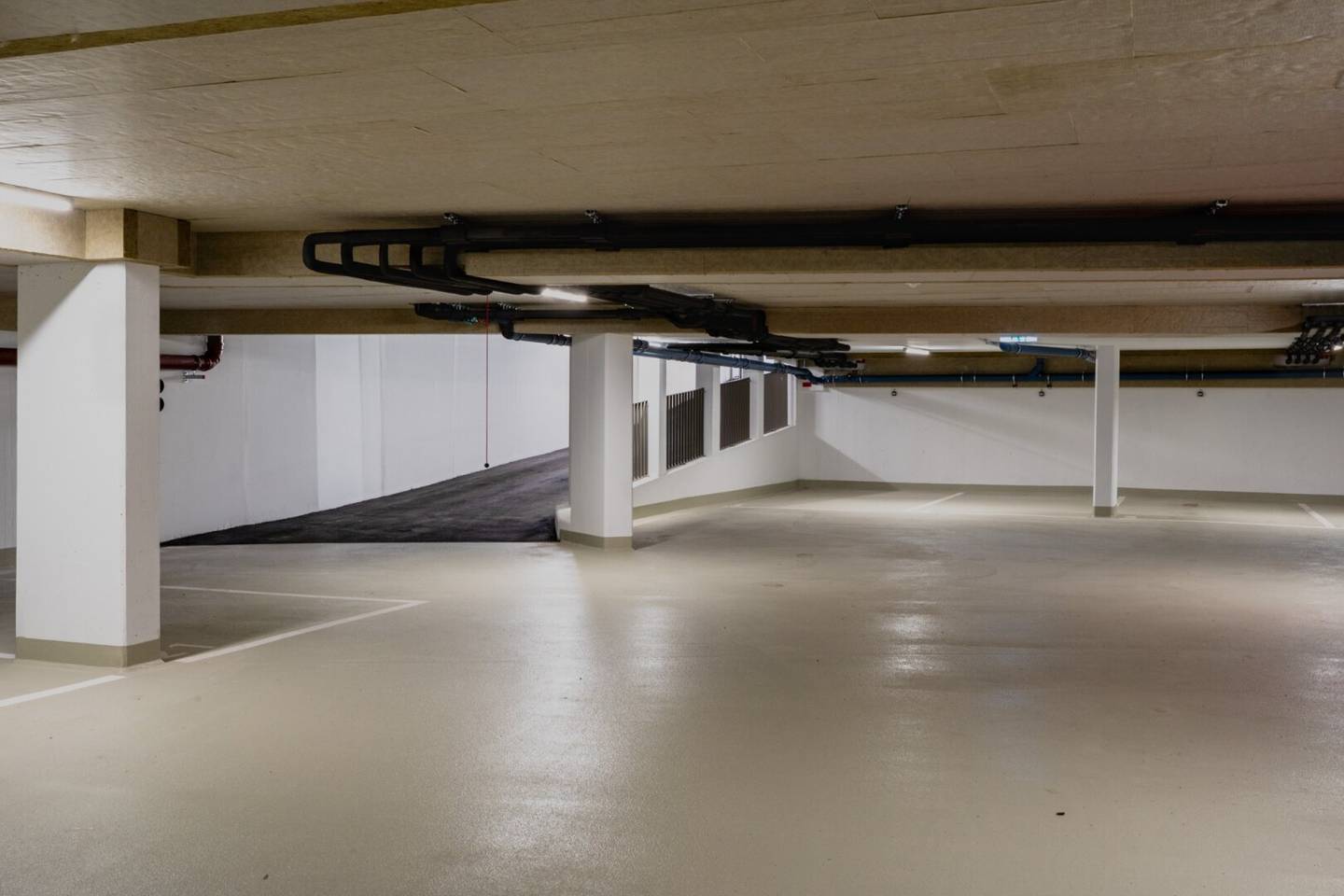 Wien-Mödling: Car parking spaces and motorcycle parking spaces in the underground garage