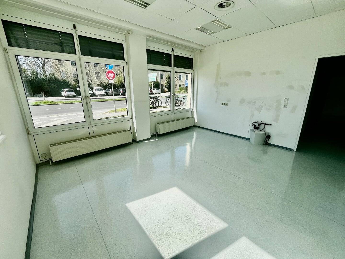 Graz – Center: RENT WITHOUT COMMISSION! STEPPED RENT, PARKING SPACES &amp; REDESIGN POSSIBLE!