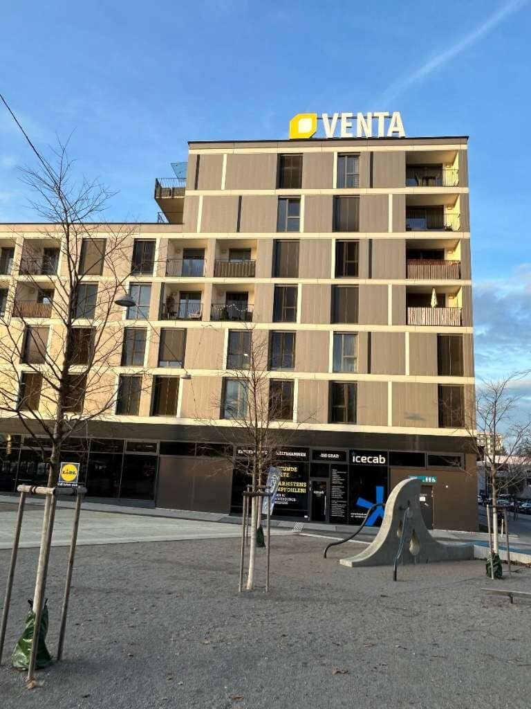 Bright 2-Room Apartment with Elevator and Storage Unit