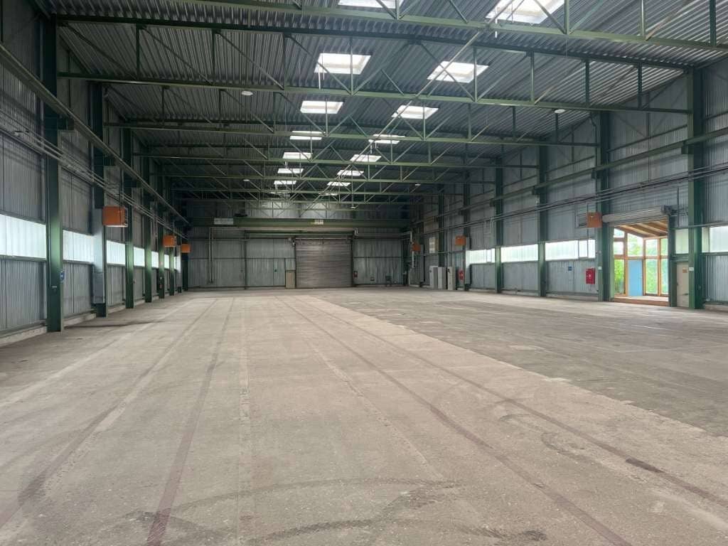 Gewerbeliegenschaft in Wiener Neustadt – Produktionshalle, Büro