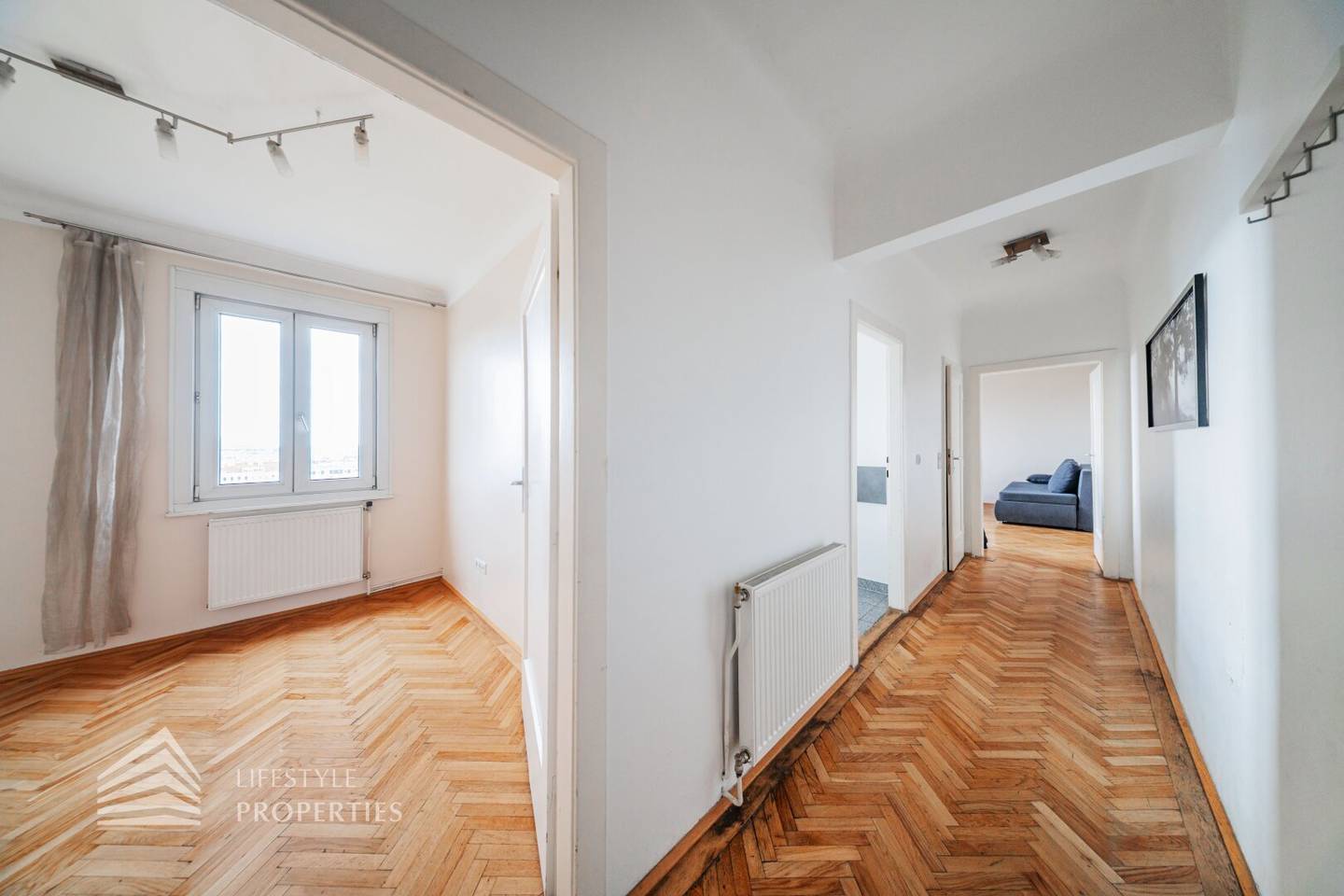 Apartment near Meiselmarkt old building built in kitchen