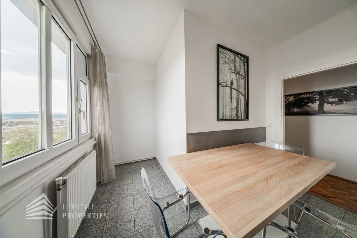 Apartment near Meiselmarkt old building built in kitchen