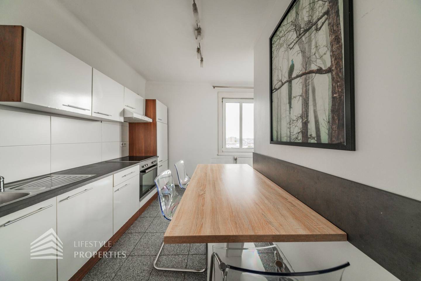 Apartment near Meiselmarkt old building built in kitchen