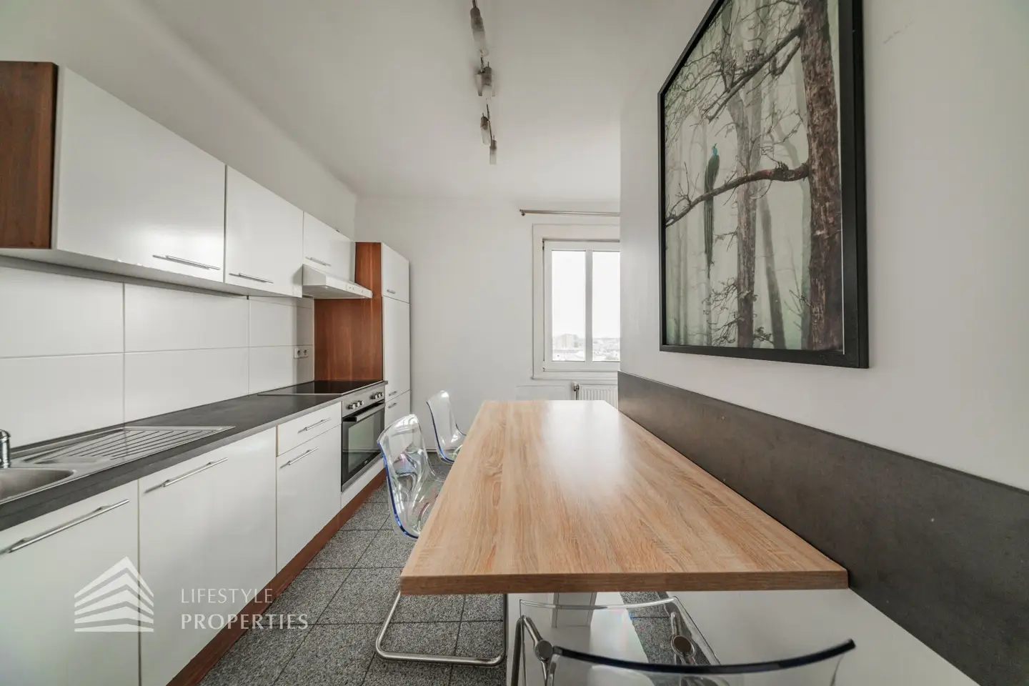 Apartment near Meiselmarkt old building built in kitchen