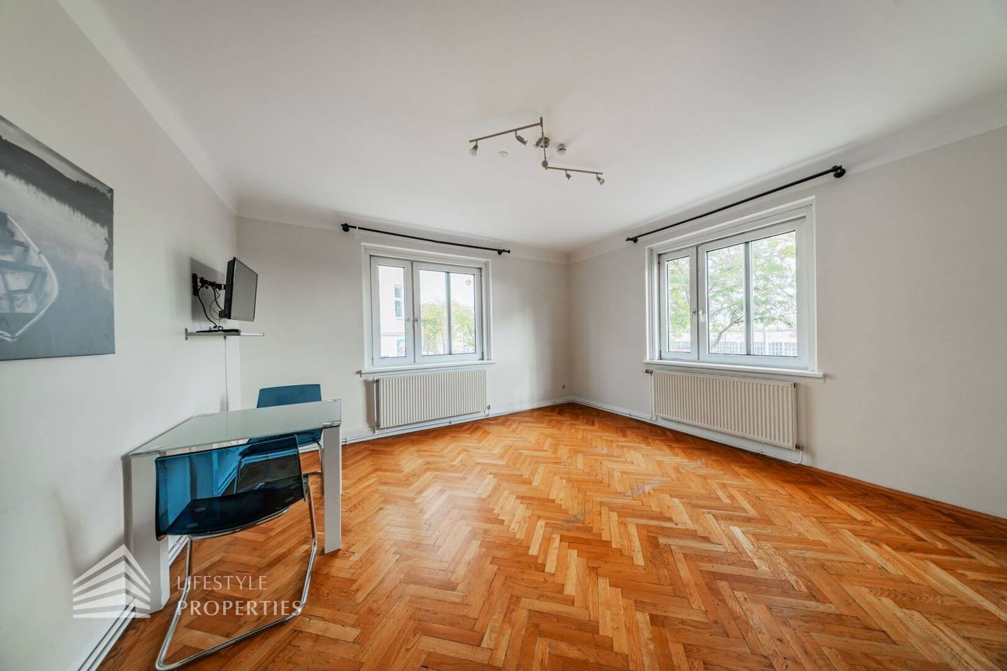 Old building flat near Meiselmarkt U3