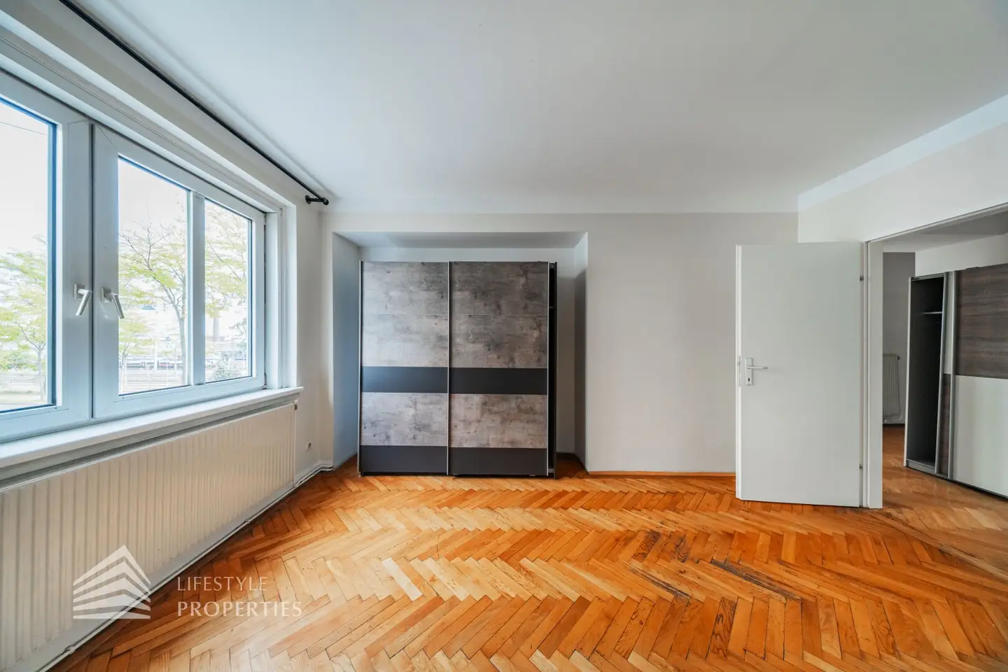 Old building flat near Meiselmarkt U3