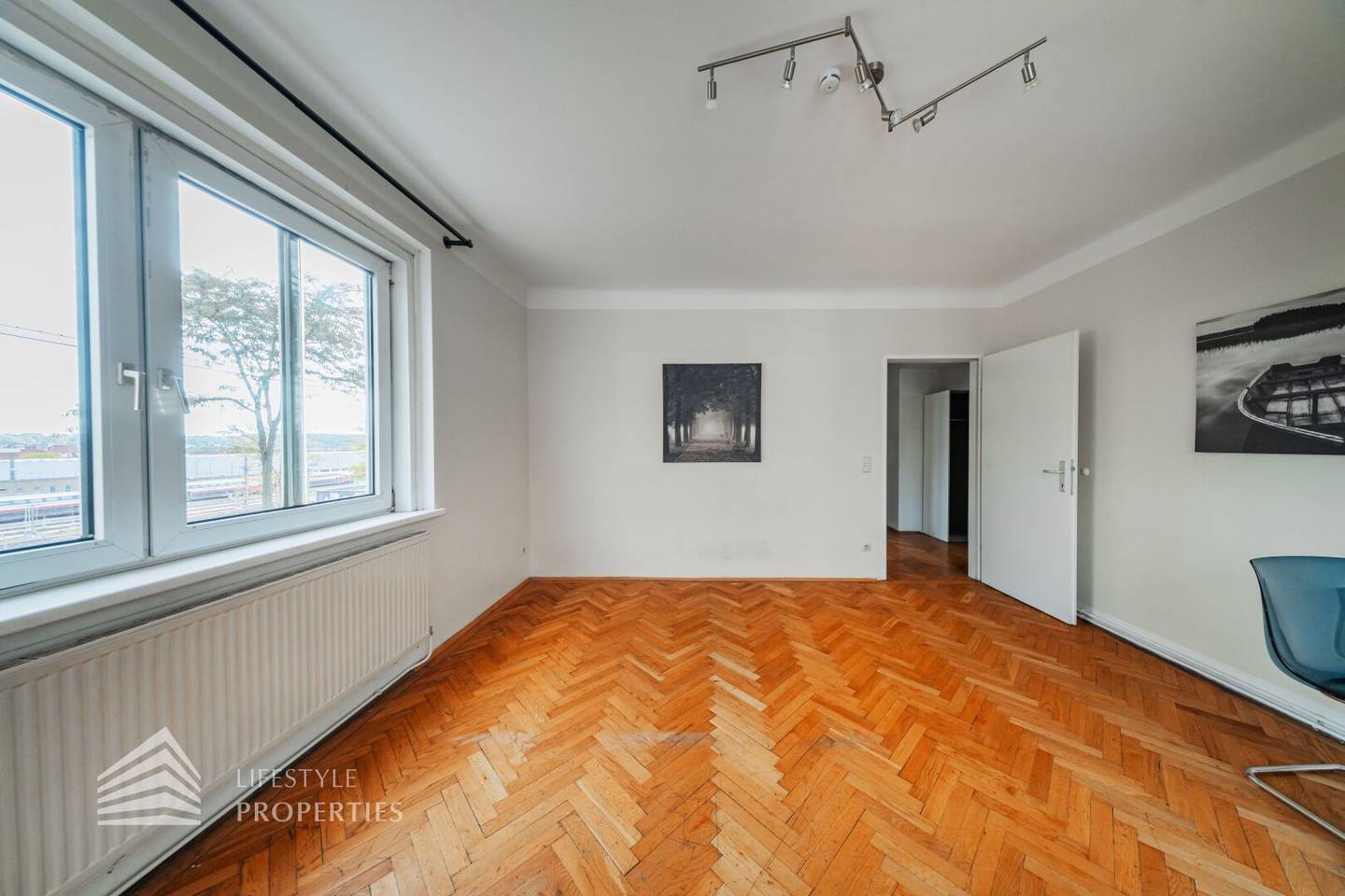 Old building flat near Meiselmarkt U3