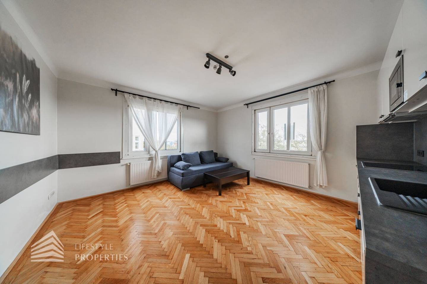 Old building apartment near Meiselmarkt open kitchen