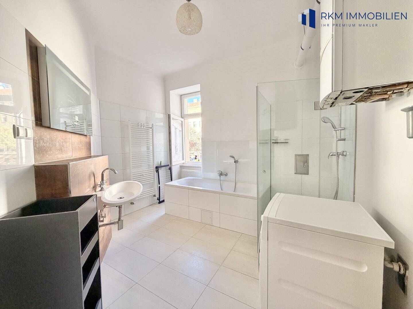Bright 2-room apartment in the Stuwerviertel of Vienna Wolf? No, keep as Stuwerviertel? Wait