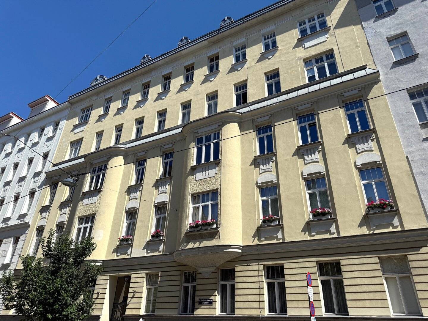Basement apartment in top location near Josefstädter Street