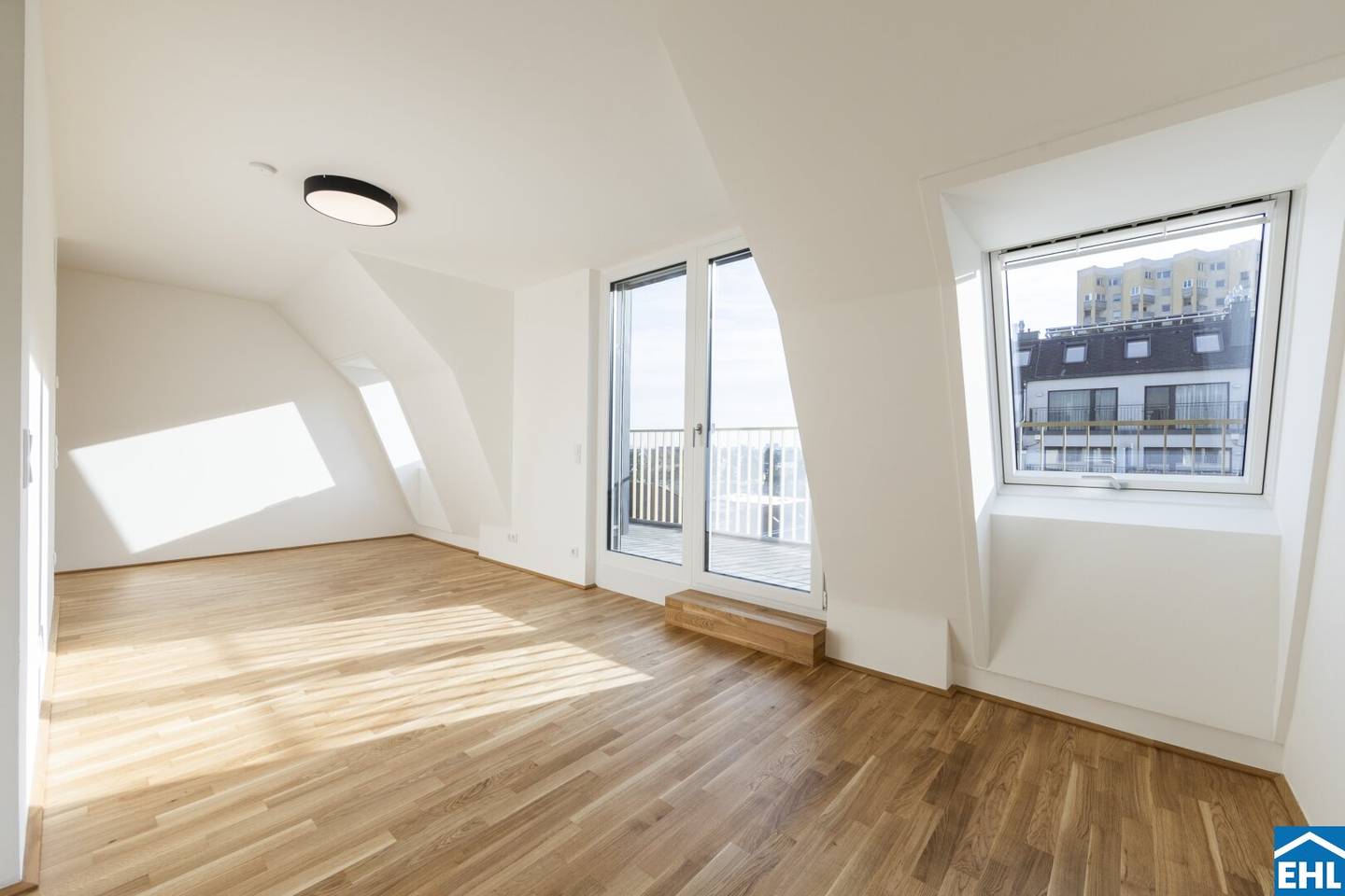 Newly built apartment near Alten Donau balcony
