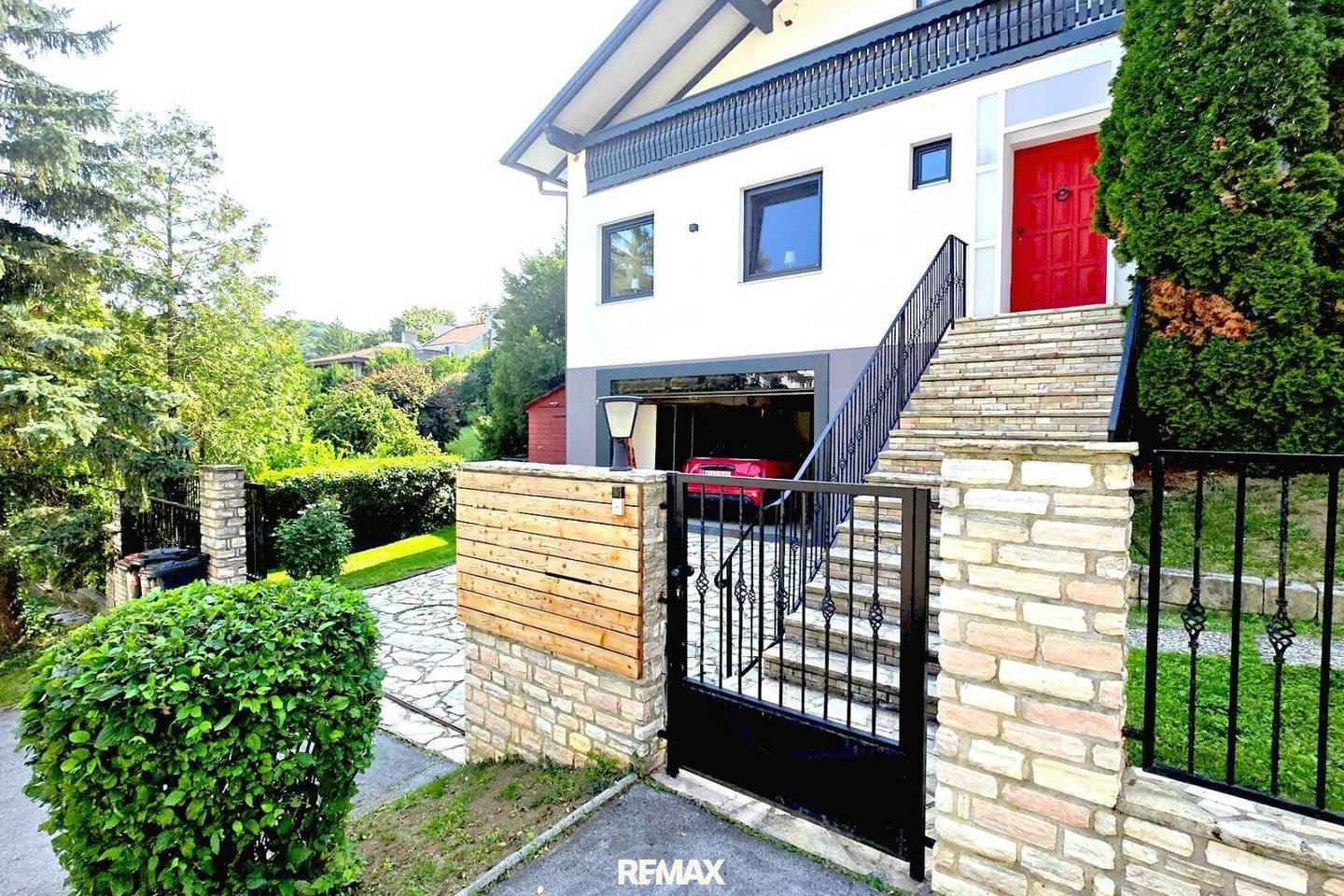 Sonnige Villa auf 1.052m2 Eigengrund am Ölberg