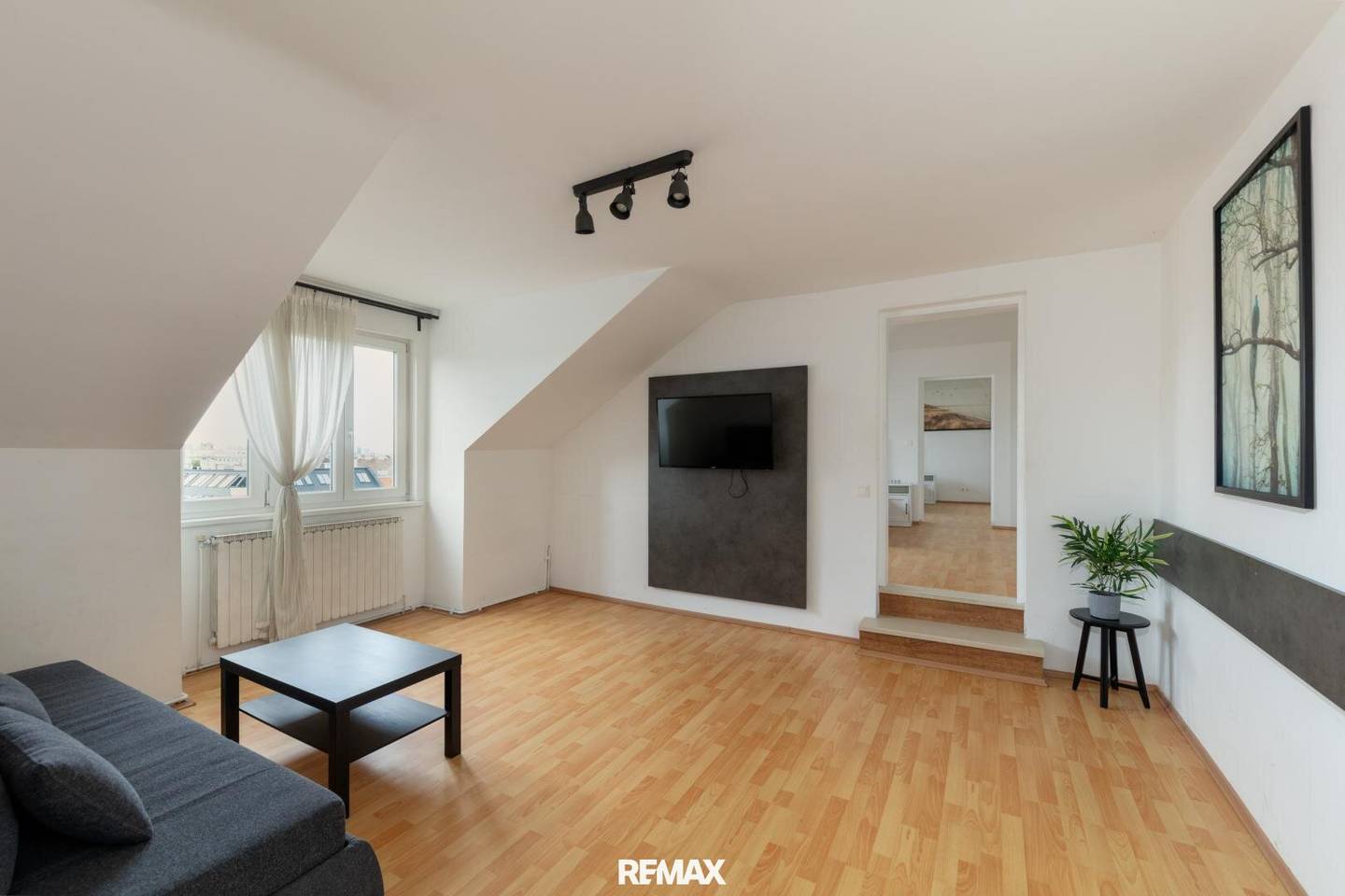 Dachgeschosswohnung nahe Mariahilfer Straße hell