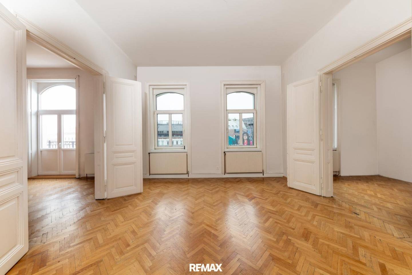 Altbauwohnung nahe Mariahilfer Straße mit Balkon