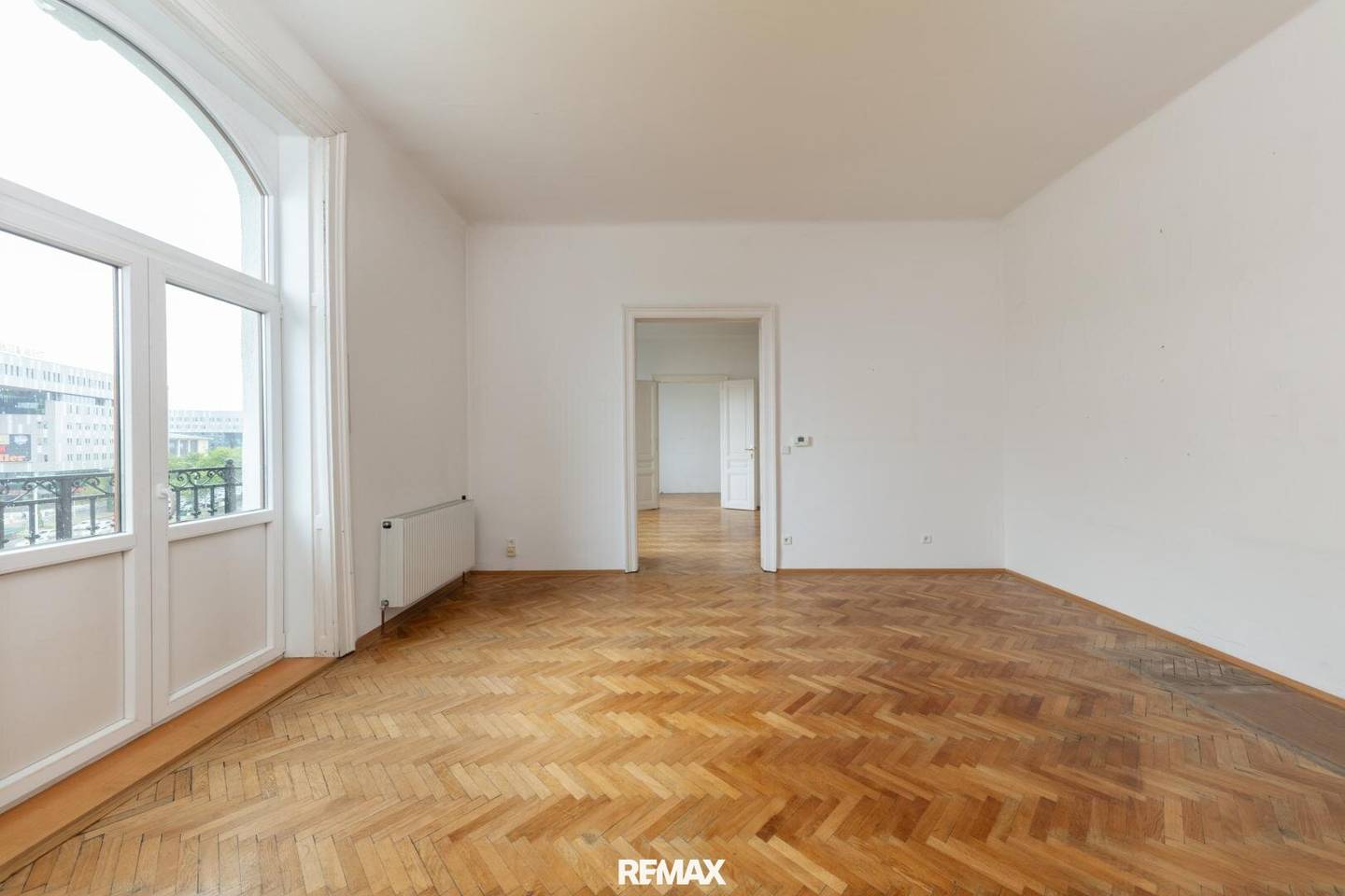 Altbauwohnung nahe Mariahilfer Straße mit Balkon