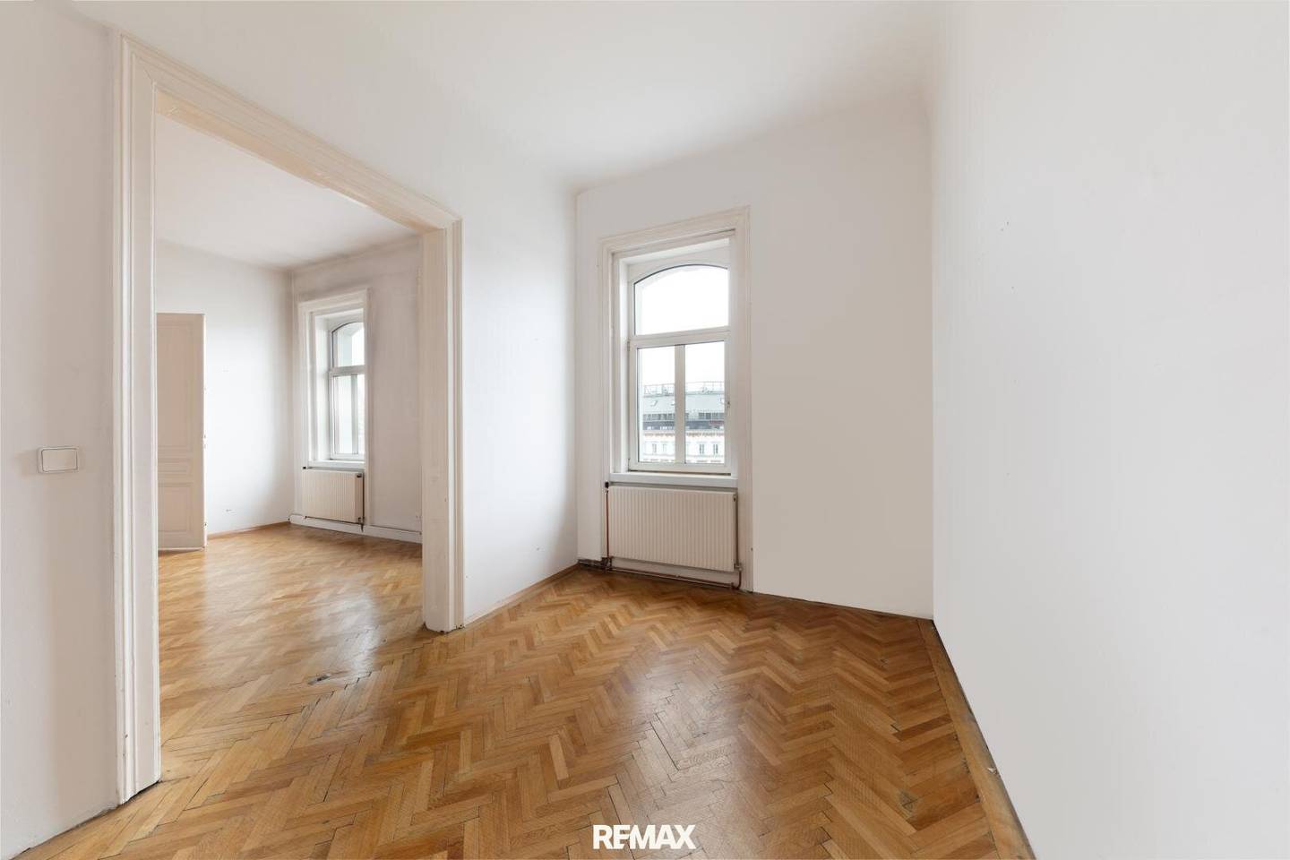 Altbauwohnung nahe Mariahilfer Straße mit Balkon