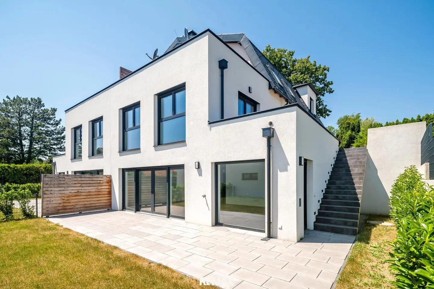 The Vienna Woods at Your Feet: Extravagant House near Tulbing