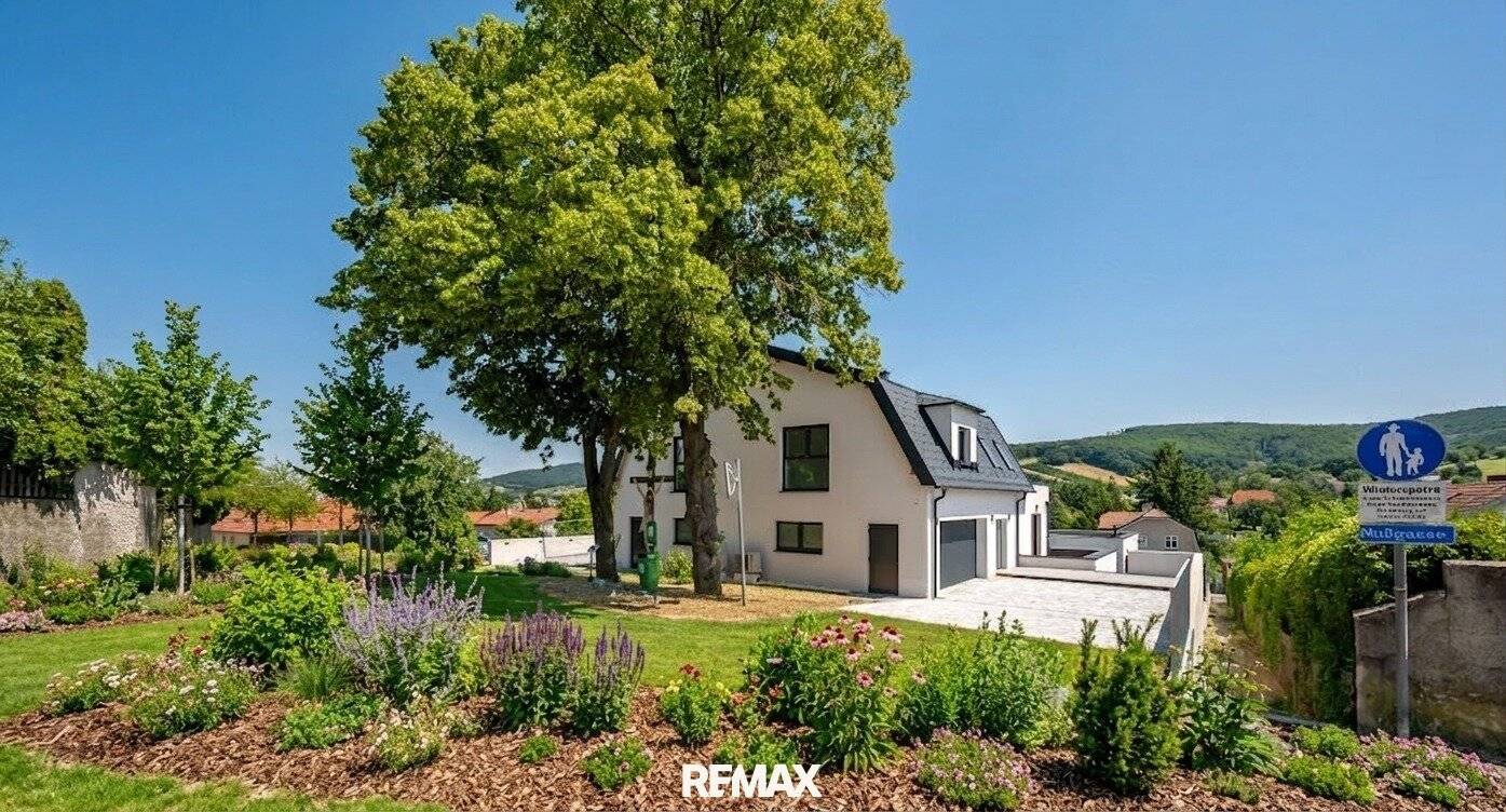 The Vienna Woods at Your Feet: Extravagant House near Tulbing
