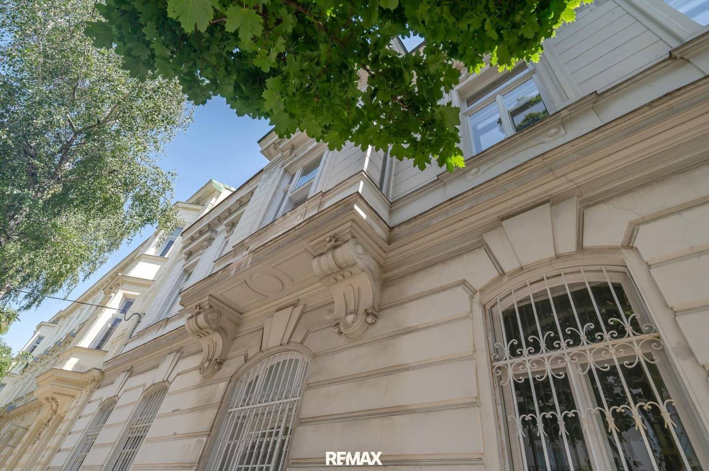 Rarity: City villa with expansive garden at exclusive Hietzing address