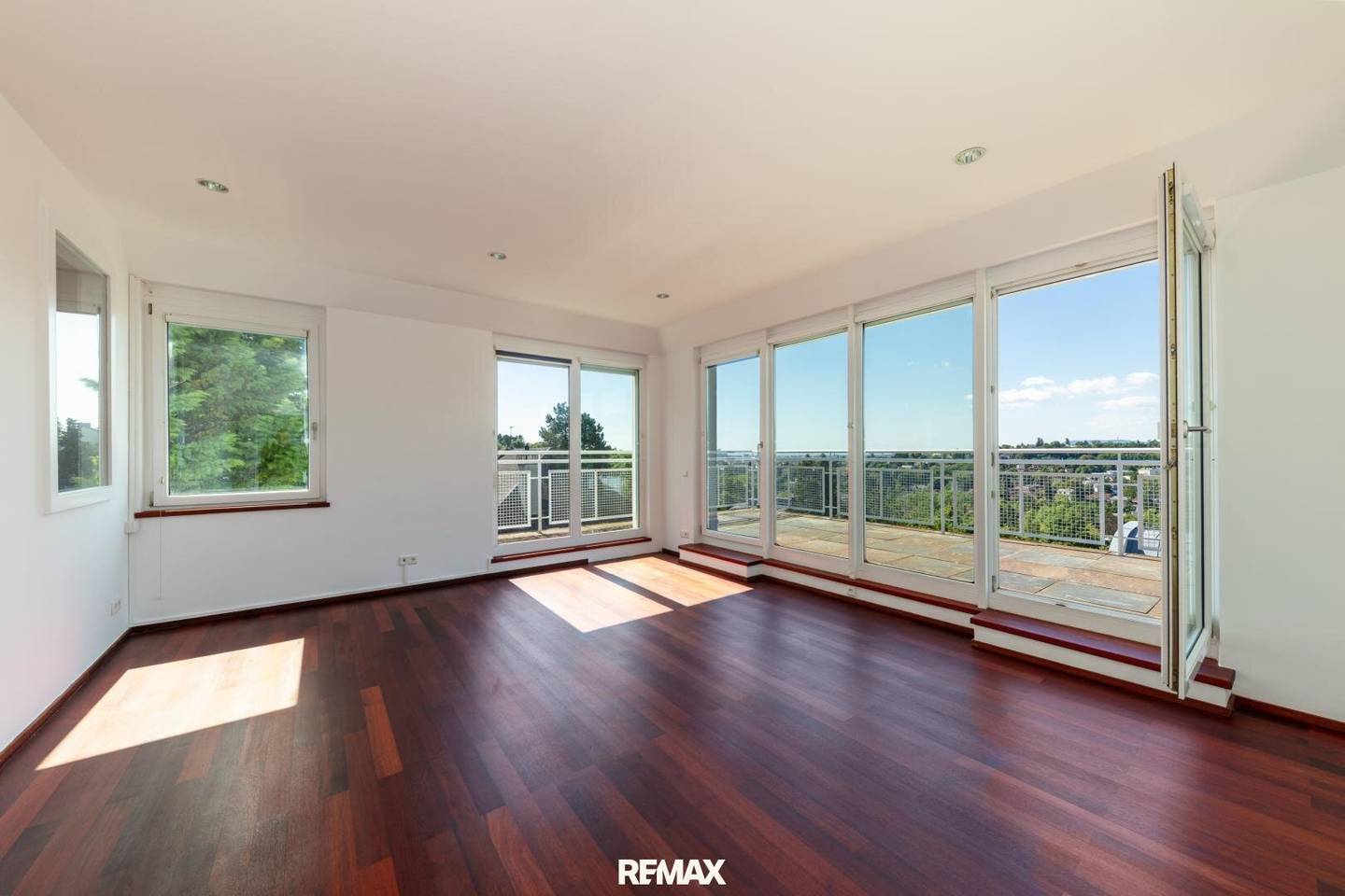 Penthouse with roof terrace and private pool