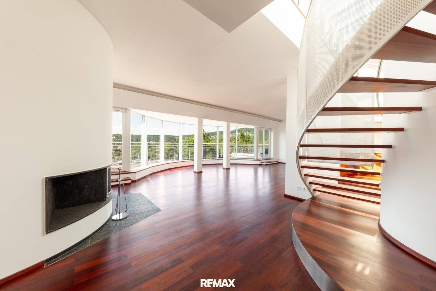 Penthouse with roof terrace and private pool