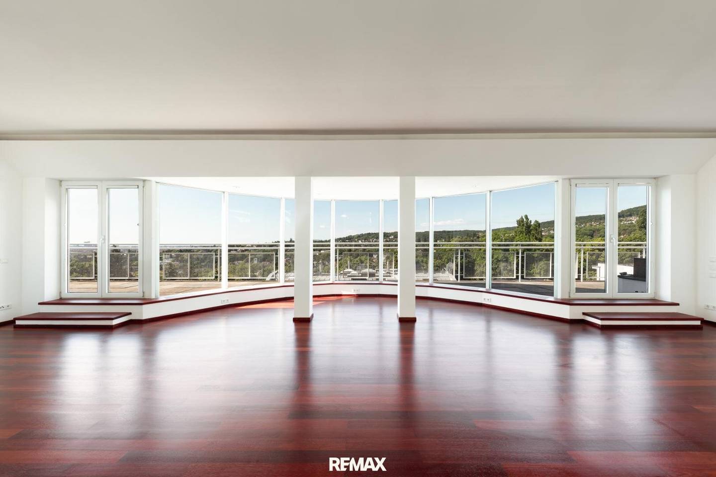 Penthouse with roof terrace and private pool