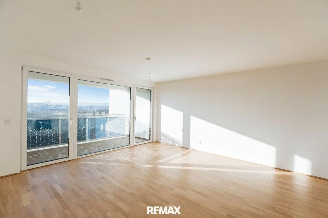 Commission free apartment with loggia first occupancy