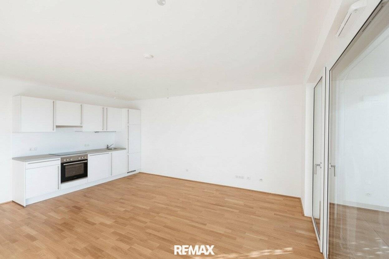 Commission free apartment with loggia first occupancy