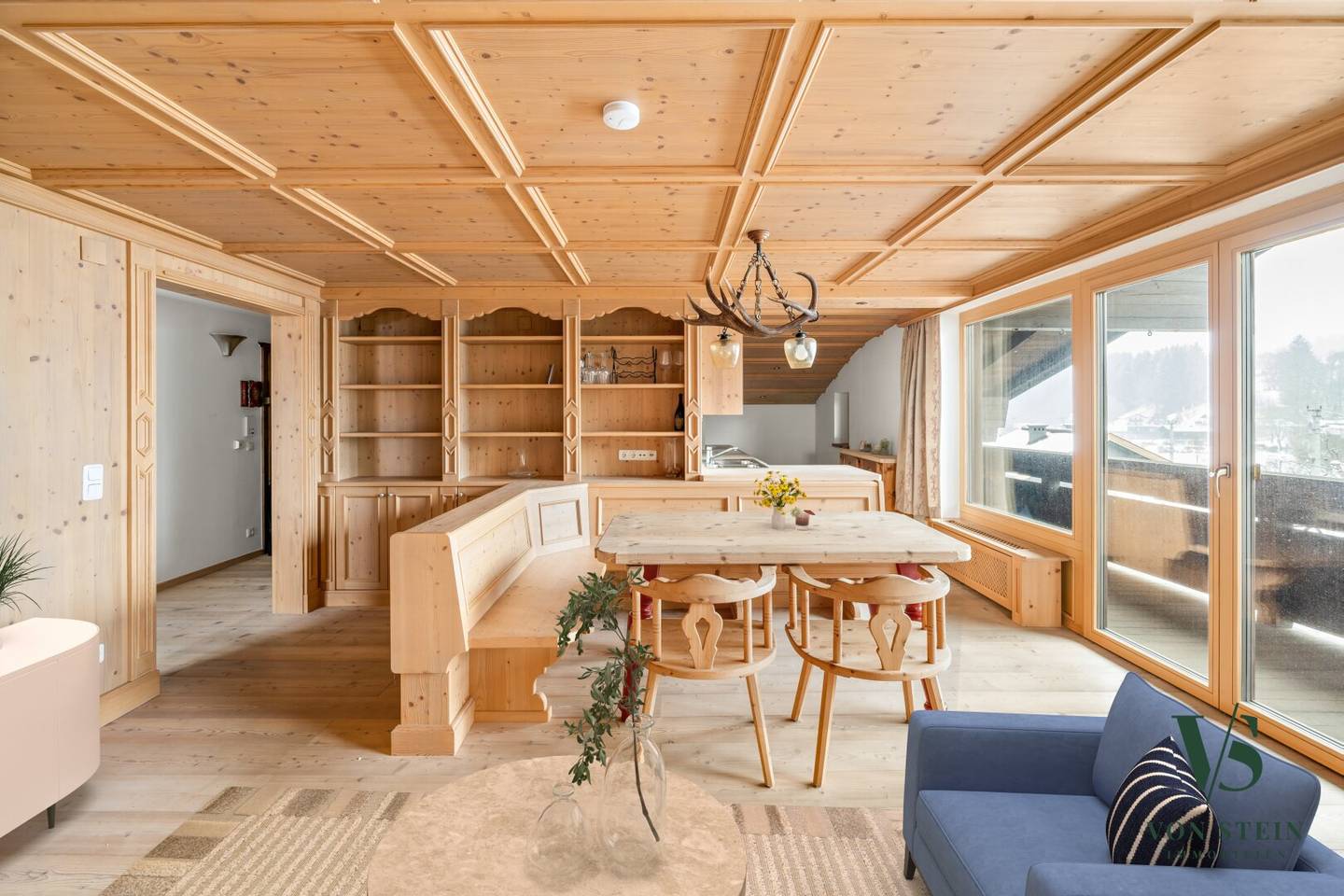 Dachgeschosswohnung mit Balkon und Garage in Tirol