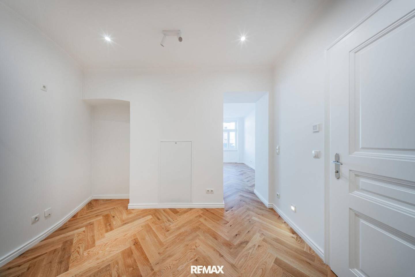 Wohnung first occupancy west facing open kitchen