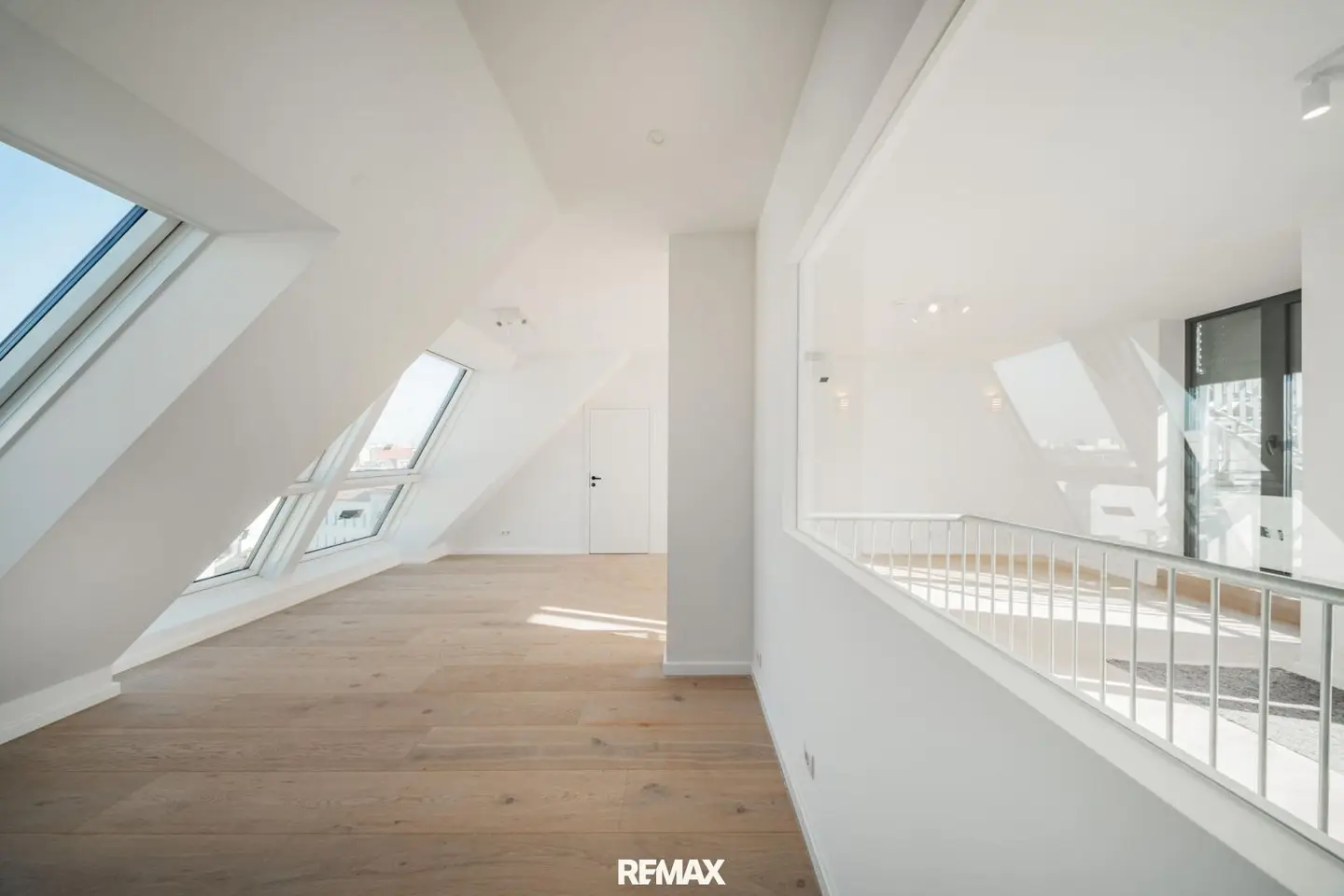 Apartment with private rooftop terrace and living kitchen