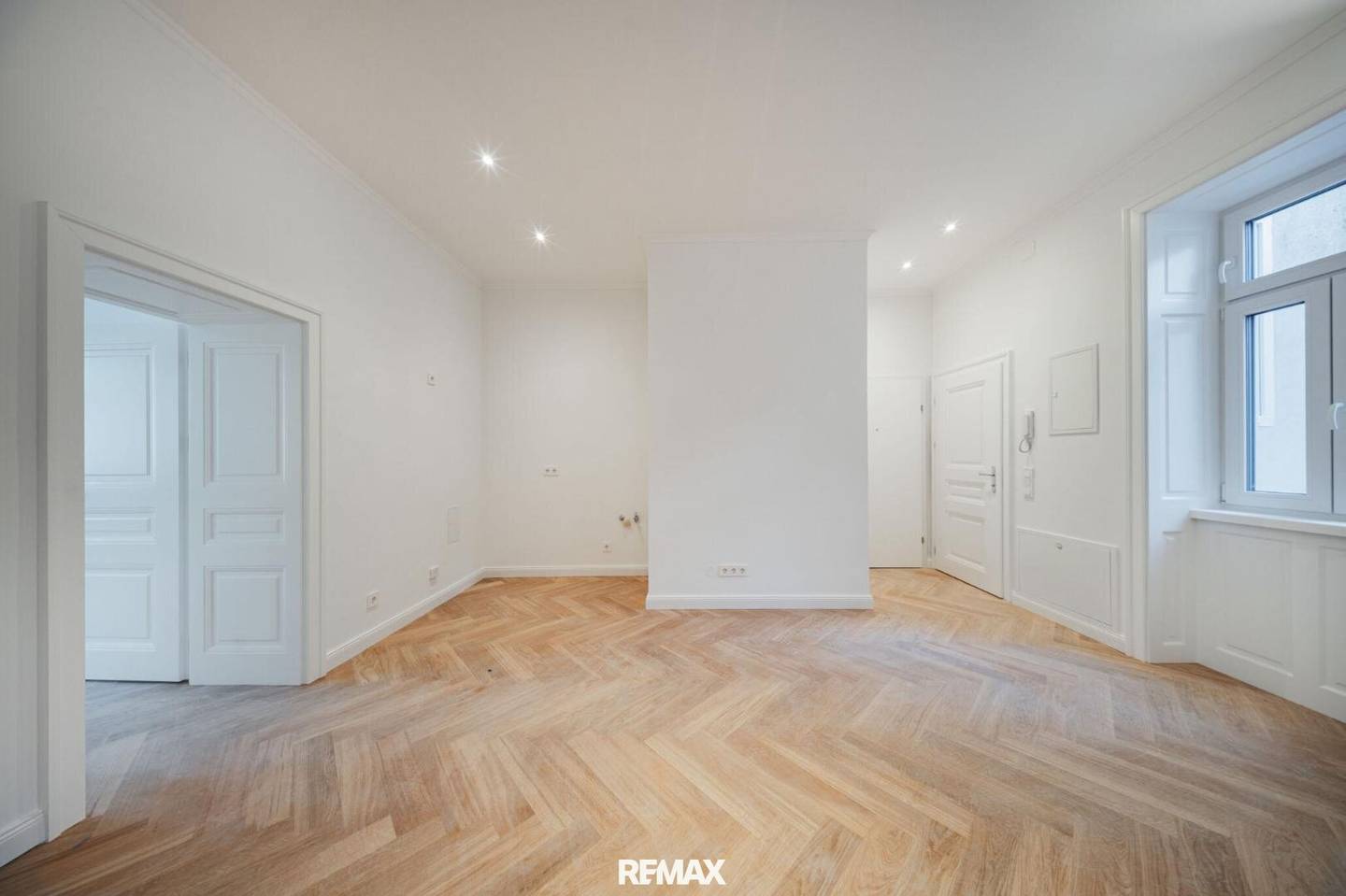 Renovated historic apartment near U3