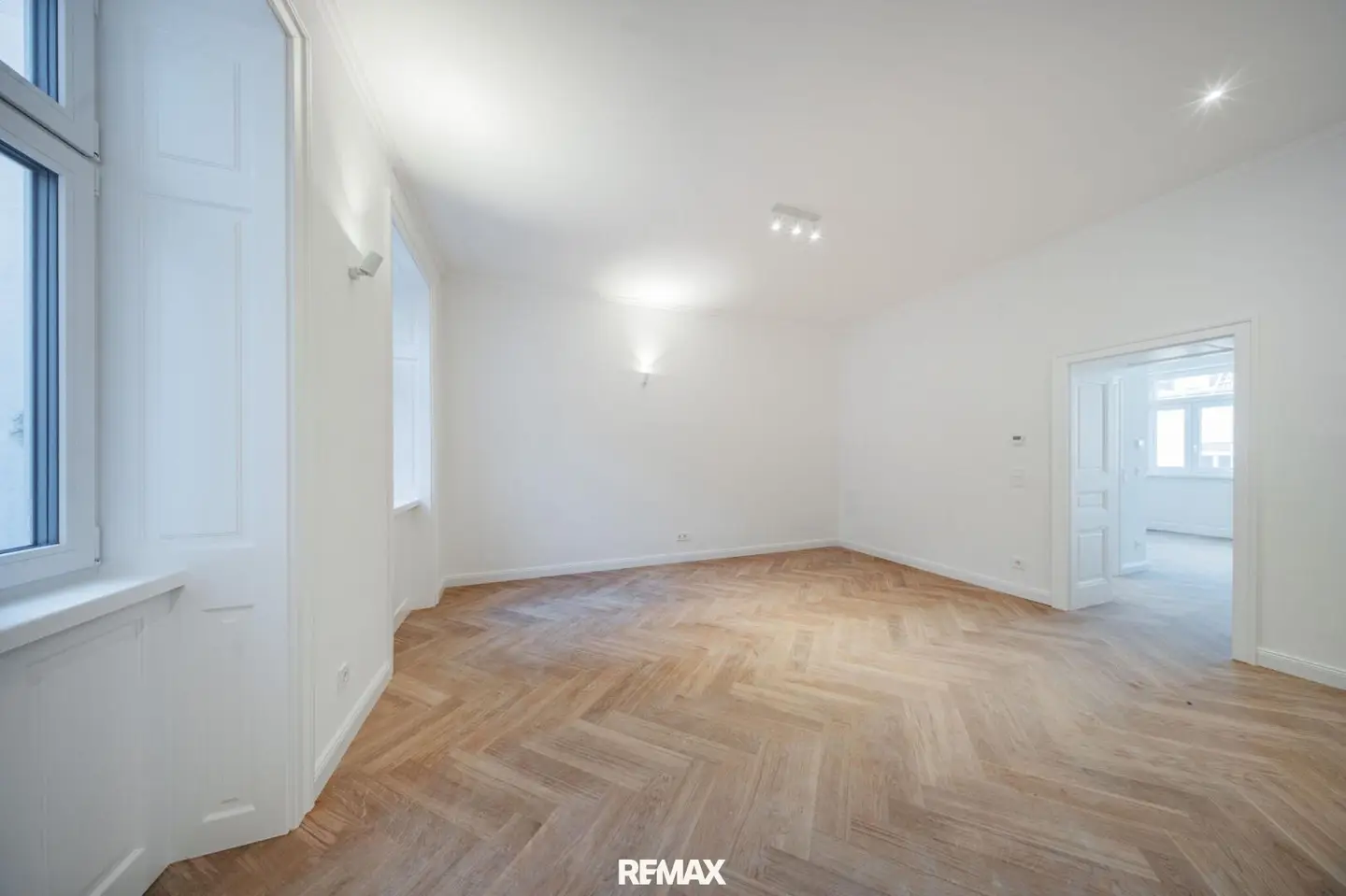Renovated historic apartment near U3
