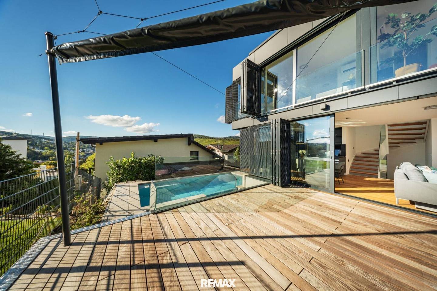 Exclusive villa in a beautiful green tranquil setting with outdoor pool and sauna