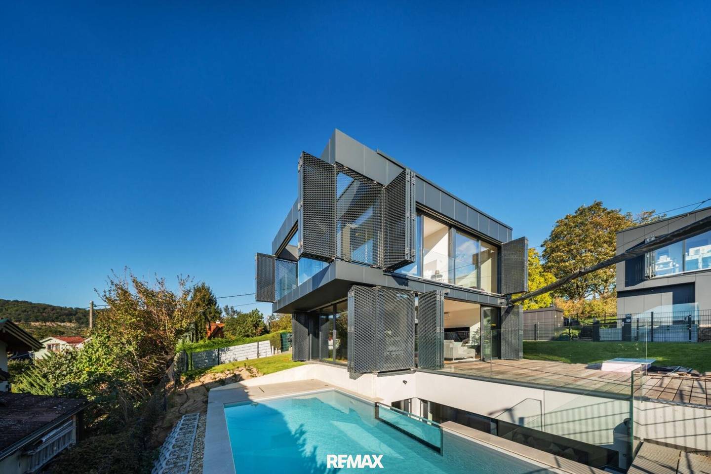 Exclusive villa in a beautiful green tranquil setting with outdoor pool and sauna