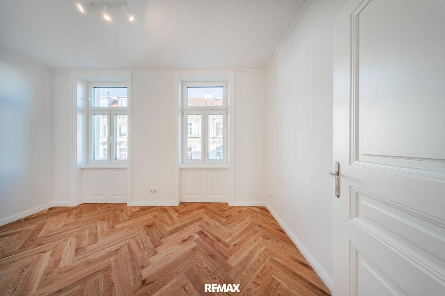 Apartment with a generous loggia in brand new condition