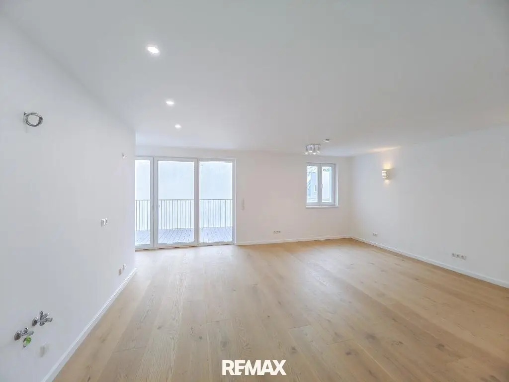 Helle Dachgeschosswohnung mit Balkon und Klimaanlage