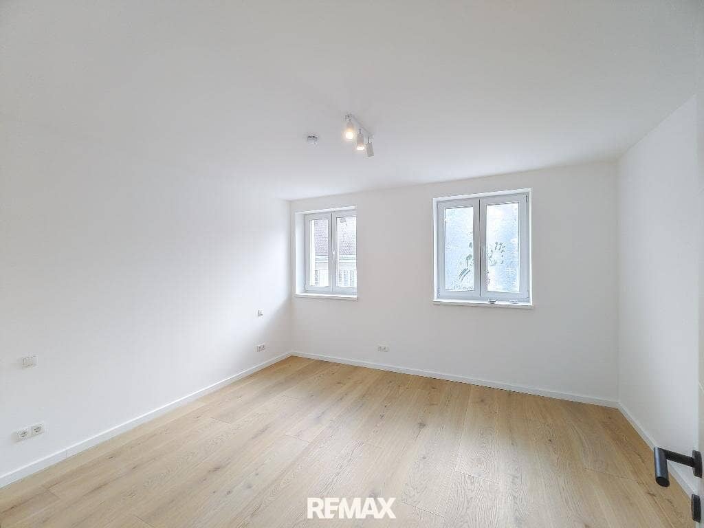 Helle Dachgeschosswohnung mit Balkon und Klimaanlage