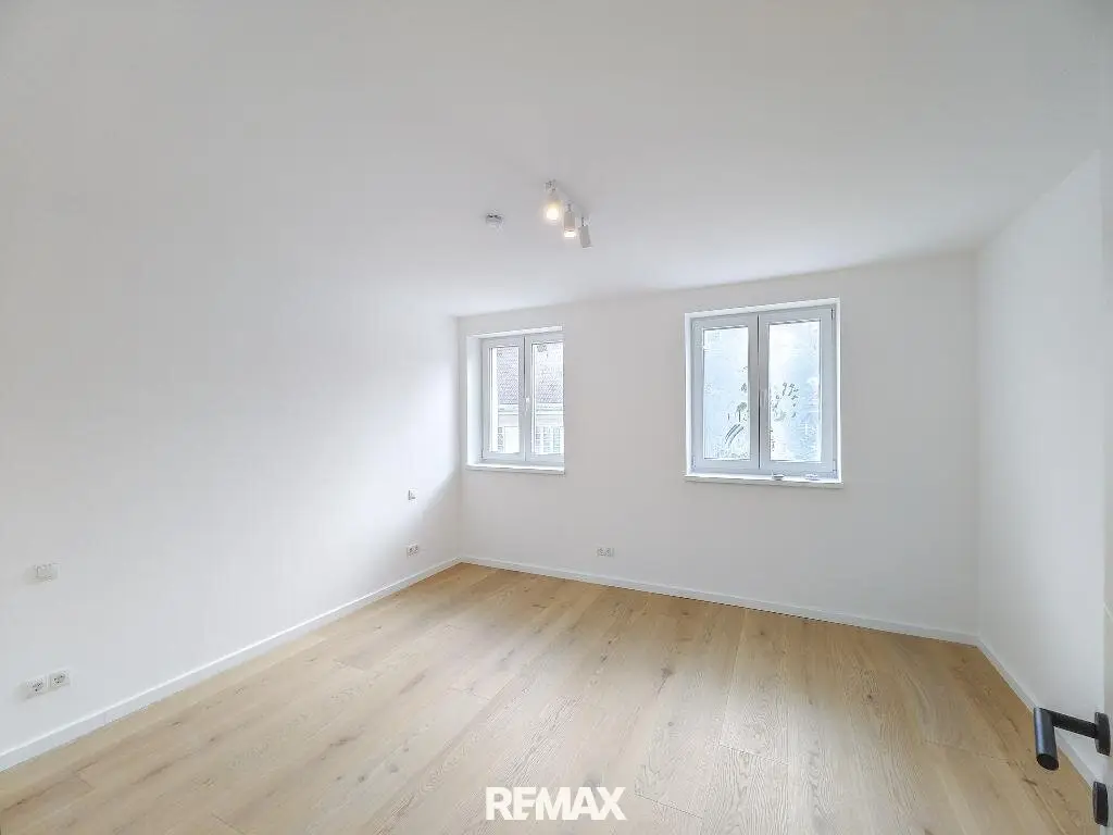 Helle Dachgeschosswohnung mit Balkon und Klimaanlage