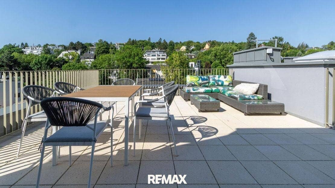 Top floor apartment brand new large terrace