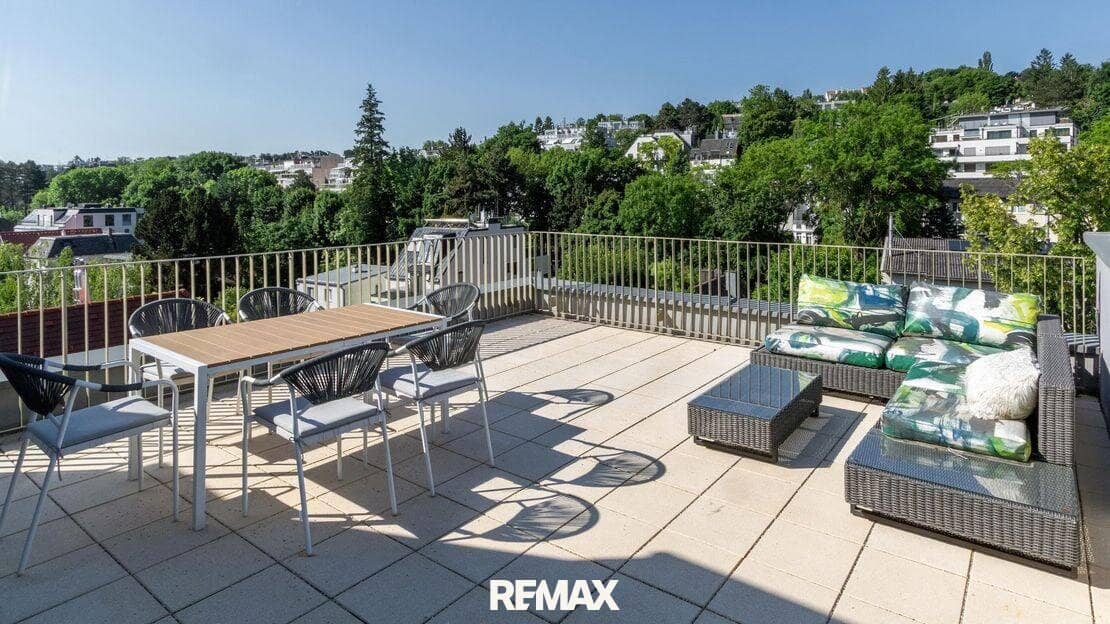 Top floor apartment brand new large terrace