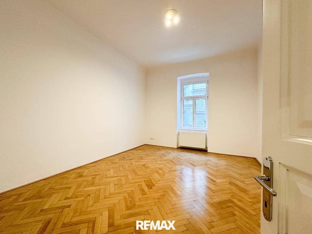 Apartment near Karlsplatz bright and renovated