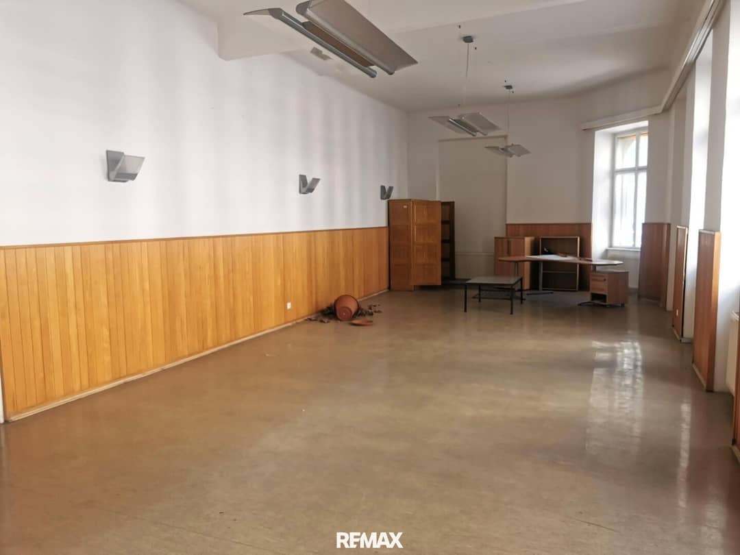 Wohnung im Altbau mit hohen Räumen nahe U6
