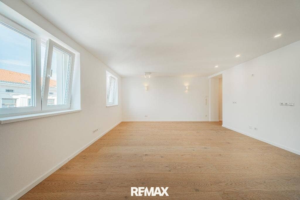 Apartment Renovated in Old Building near Donau