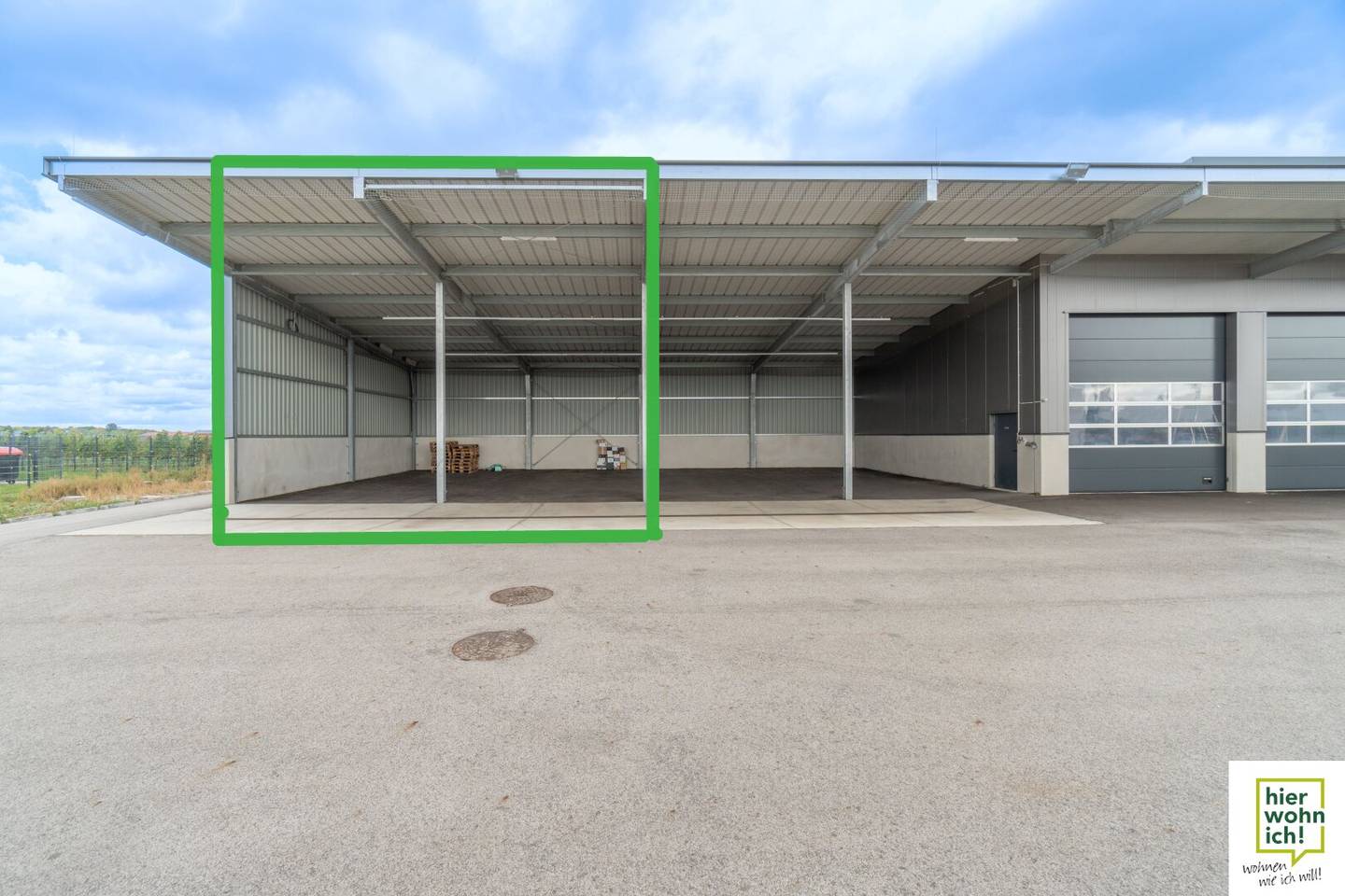 Covered parking space for trucks, caravans, cars, boats, classic cars, etc.