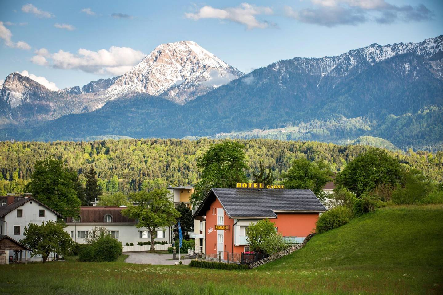 Ganzjahresbetrieb Hotel Garni in Villach – 400 m² Fläche, 10 Parkplätze