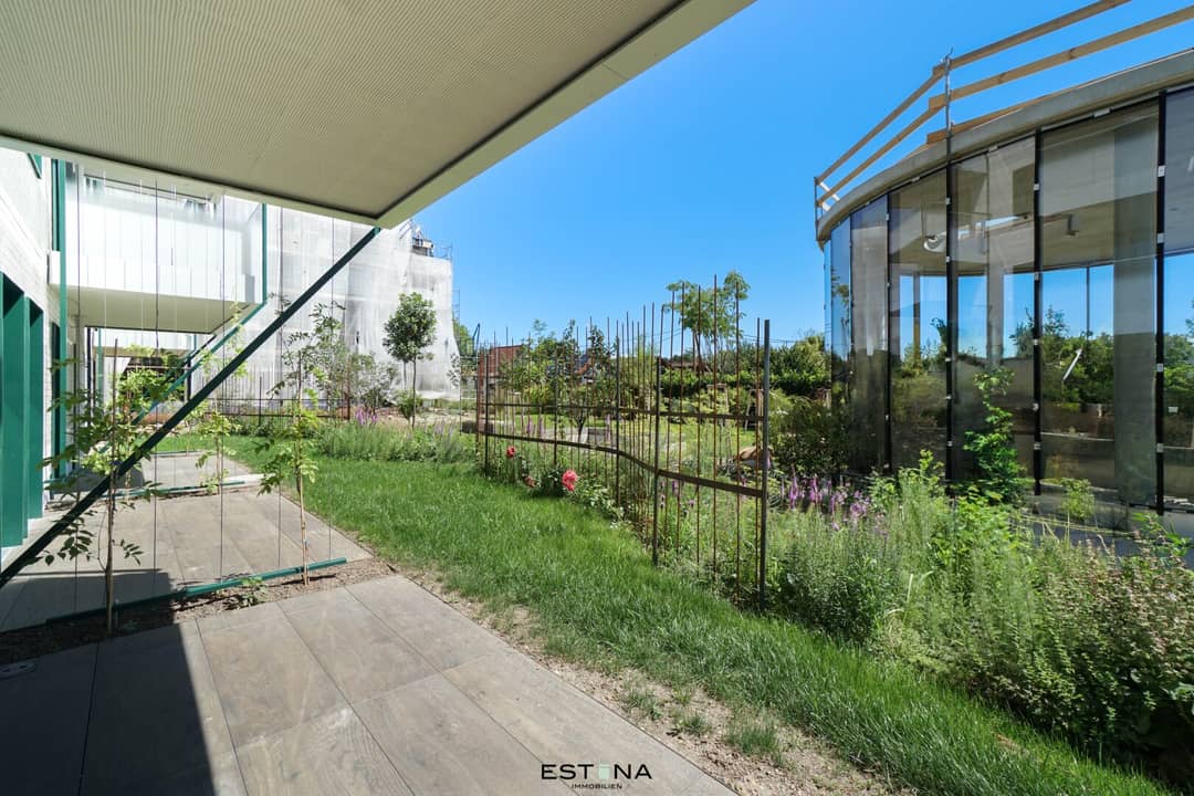 Wohnung mit Garten und Büroflächen nahe U1